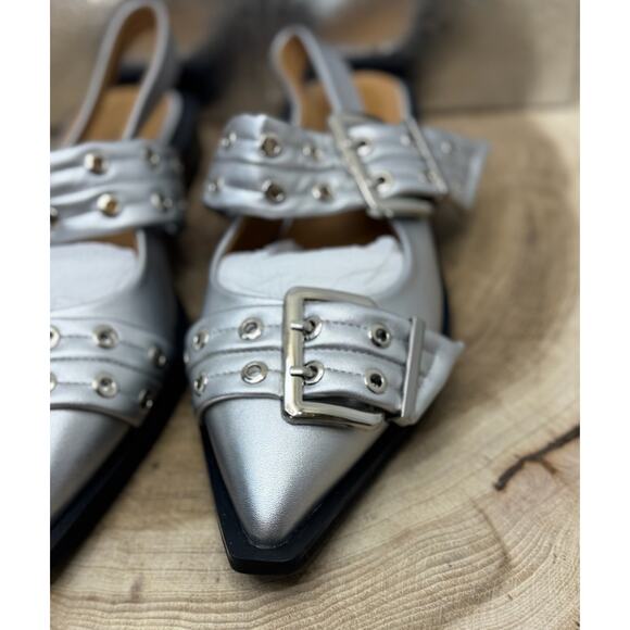 NWT Women’s Silver Metallic Buckle Strap Flats, Size 7 - Picture 6 of 12